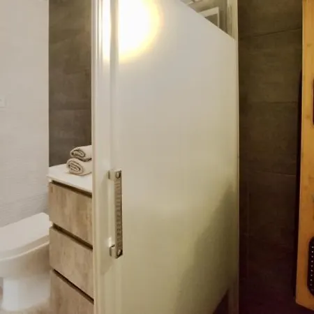 Apartamento Near The Port, Wide, Confortable, Wi-fi, Terrace, Aircon
